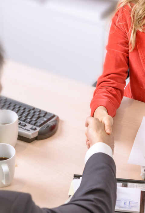 Are you torn between community banks and big national banks? Read on to learn the major advantages of community banking.