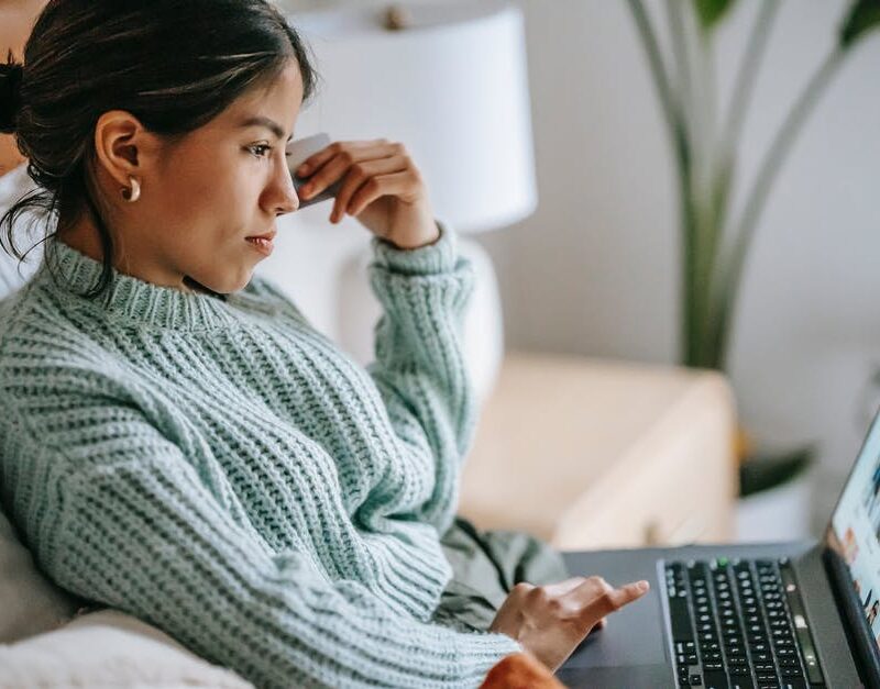 Someone clever once said, "work smarter, not harder". Apply this philosophy with these ways to make more money on the side. Click here to learn more!