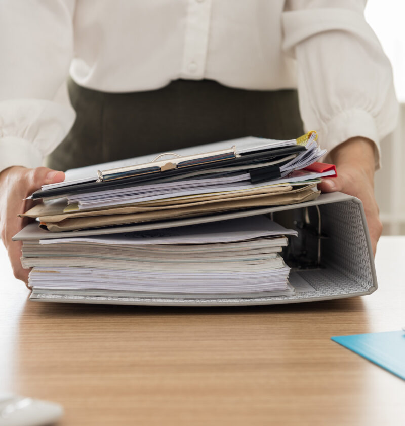 Looking to be more organized this year? This guide explains how to keep legal paperwork organized so you can keep everything in its place with ease.