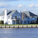 4 Simple Ways to Spruce Up a Boring Front Yard