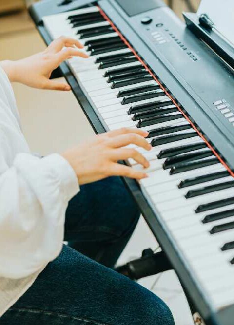 Benefits of Learning From a Virtual Piano Teacher