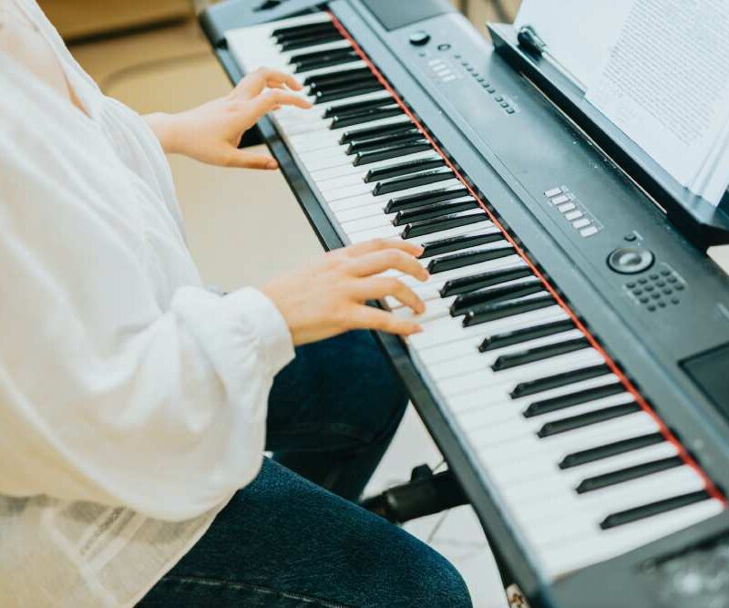 Benefits of Learning From a Virtual Piano Teacher