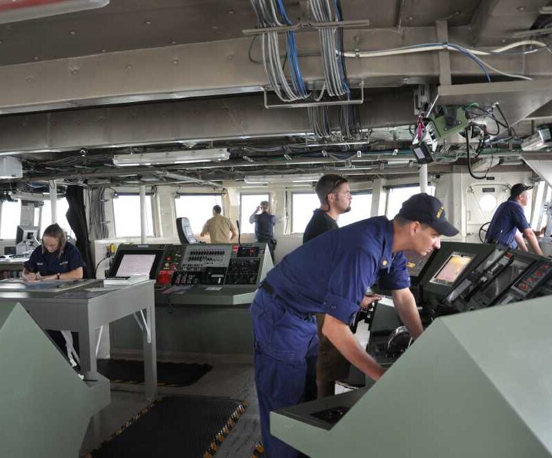 How to Choose the Best VHF Radio for Your Boating Adventures