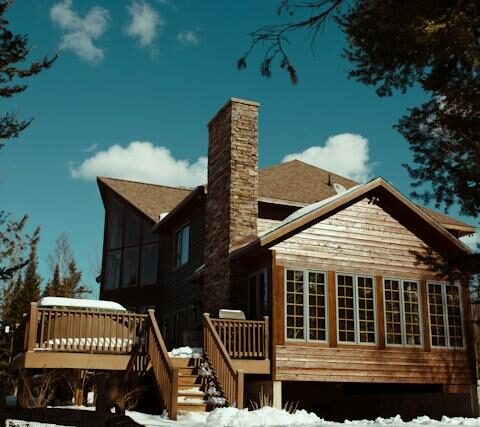 Why Use Handcrafted Log Home Builders