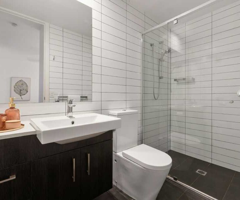 Right Fixtures and Fittings for Your Bathroom