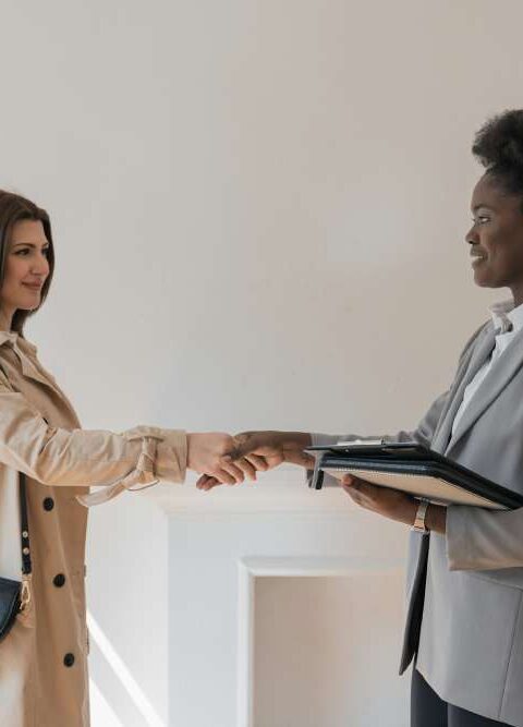 Real Estate Agents Simplify Home Selling Process