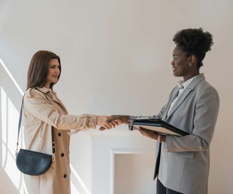 Real Estate Agents Simplify Home Selling Process